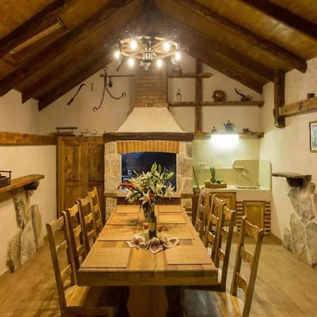 Falcon Rook - Four-bedroom With Terrace And Swimming Pool Villa