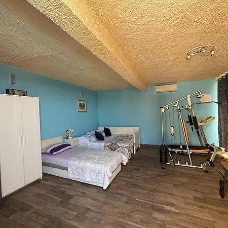 Falcon Rook - Four-bedroom With Terrace And Swimming Pool *