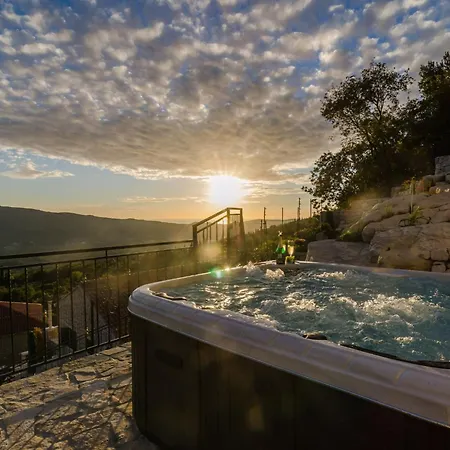 Falcon Rook - Four-bedroom With Terrace And Swimming Pool Dubravka