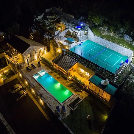 Falcon Rook - Four-bedroom With Terrace And Swimming Pool * Dubravka