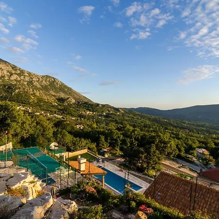 Falcon Rook - Four-bedroom With Terrace And Swimming Pool Villa