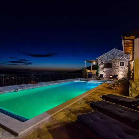 Falcon Rook - Four-bedroom With Terrace And Swimming Pool * Dubravka