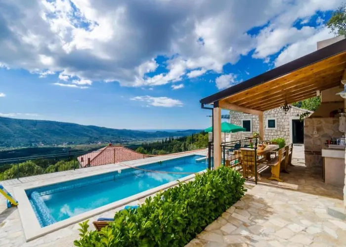 Falcon Rook - Four-bedroom With Terrace And Swimming Pool Villa