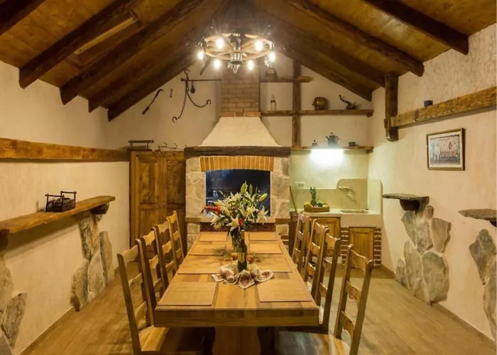 Falcon Rook - Four-bedroom With Terrace And Swimming Pool Villa