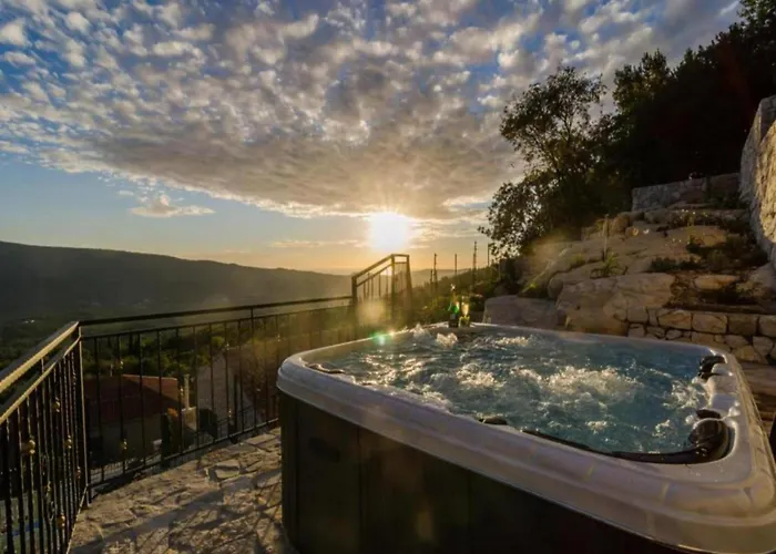 Falcon Rook - Four-bedroom With Terrace And Swimming Pool Villa *