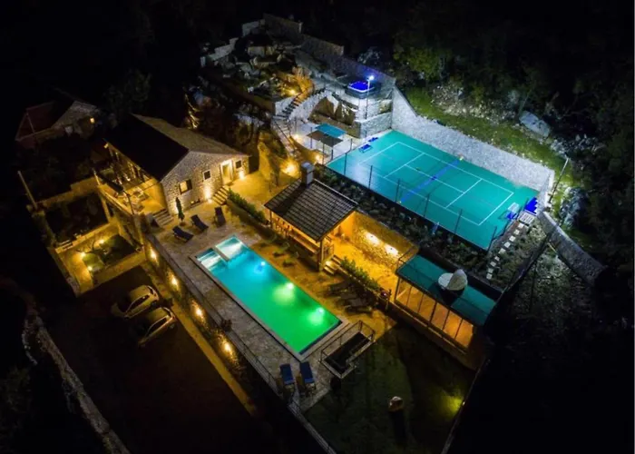 Falcon Rook - Four-bedroom With Terrace And Swimming Pool Villa *