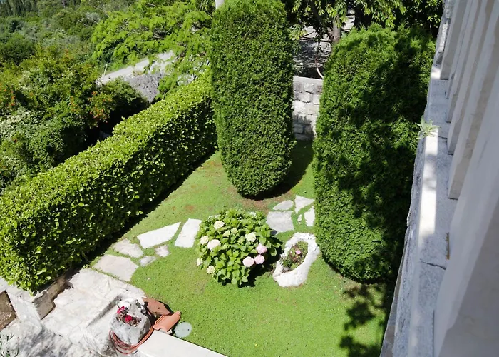 Falcon Rook - Four-bedroom With Terrace And Swimming Pool * Dubravka