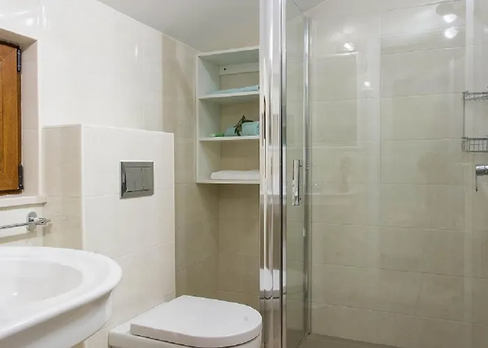 Falcon Rook - Four-bedroom With Terrace And Swimming Pool Villa