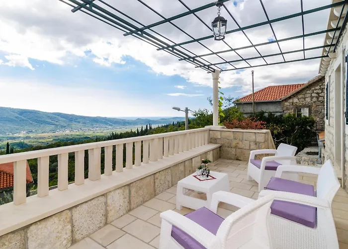 Falcon Rook - Four-bedroom With Terrace And Swimming Pool Villa