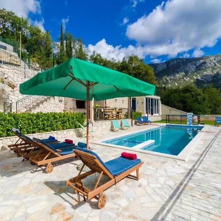 Falcon Rook - Four-bedroom With Terrace And Swimming Pool ヴィラ Dubravka