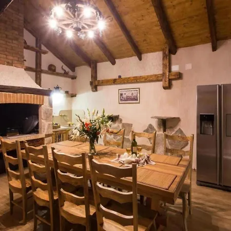 ヴィラ Falcon Rook - Four-bedroom With Terrace And Swimming Pool Dubravka