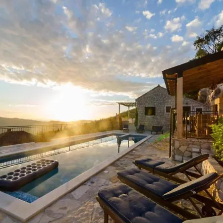 Falcon Rook - Four-bedroom With Terrace And Swimming Pool * Dubravka