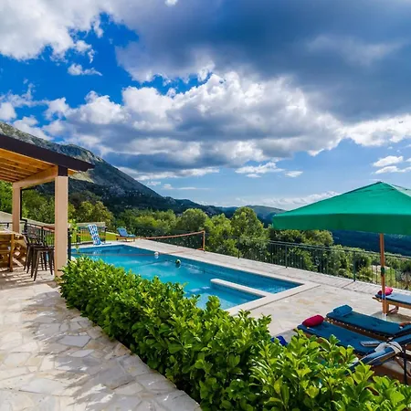 ヴィラ Falcon Rook - Four-bedroom With Terrace And Swimming Pool Dubravka