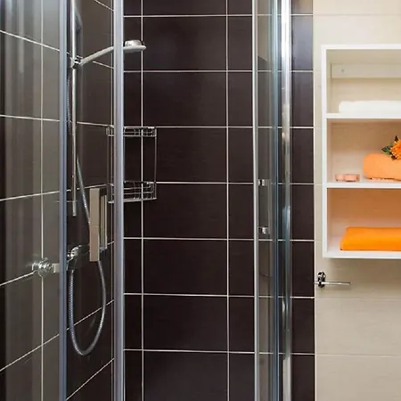 ヴィラ Falcon Rook - Four-bedroom With Terrace And Swimming Pool *