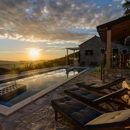 Falcon Rook - Four-bedroom With Terrace And Swimming Pool Dubravka