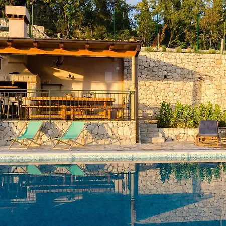 Falcon Rook - Four-bedroom With Terrace And Swimming Pool *