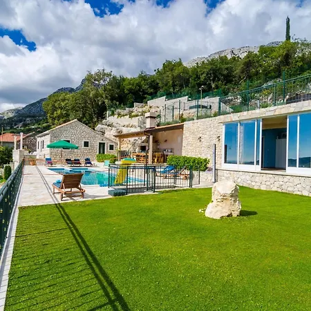 Falcon Rook - Four-bedroom With Terrace And Swimming Pool Dubravka