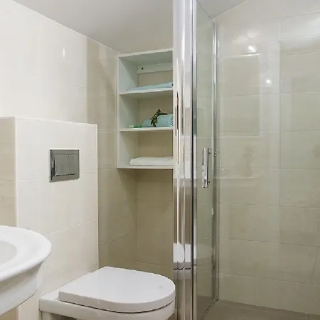 Falcon Rook - Four-bedroom With Terrace And Swimming Pool * Dubravka