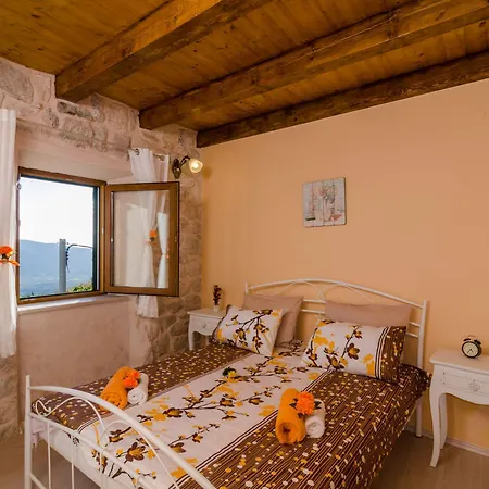 Falcon Rook - Four-bedroom With Terrace And Swimming Pool فيلة