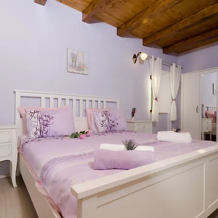 فيلة Falcon Rook - Four-bedroom With Terrace And Swimming Pool Dubravka