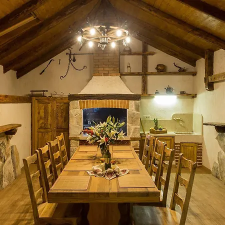 فيلة Falcon Rook - Four-bedroom With Terrace And Swimming Pool Dubravka