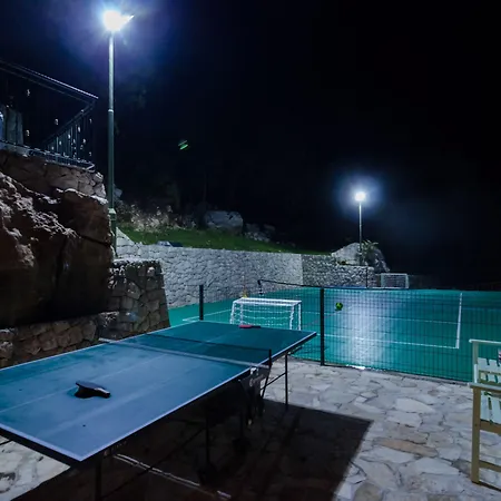 فيلة Falcon Rook - Four-bedroom With Terrace And Swimming Pool Dubravka