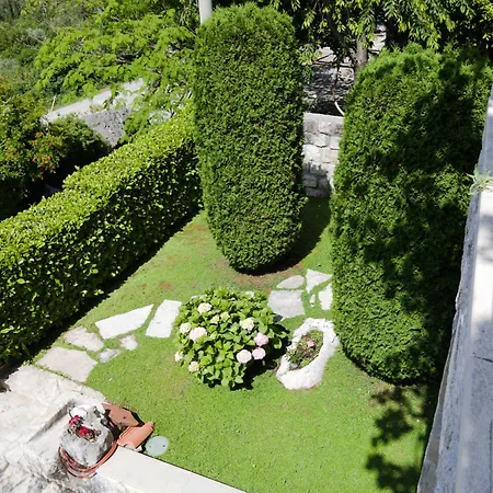 Falcon Rook - Four-bedroom With Terrace And Swimming Pool