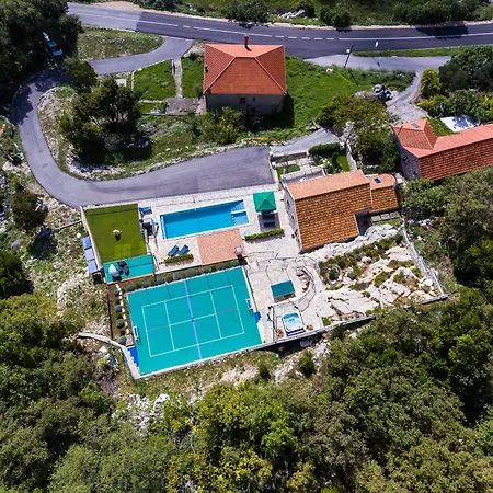 Falcon Rook - Four-bedroom With Terrace And Swimming Pool * Dubravka