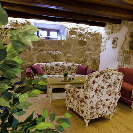 Falcon Rook - Four-bedroom With Terrace And Swimming Pool Dubravka