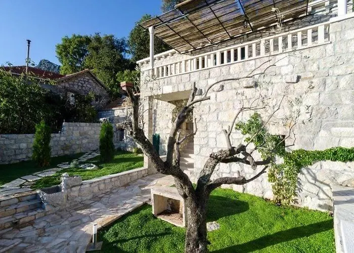 Villa Falcon Rook - Four-bedroom With Terrace And Swimming Pool *