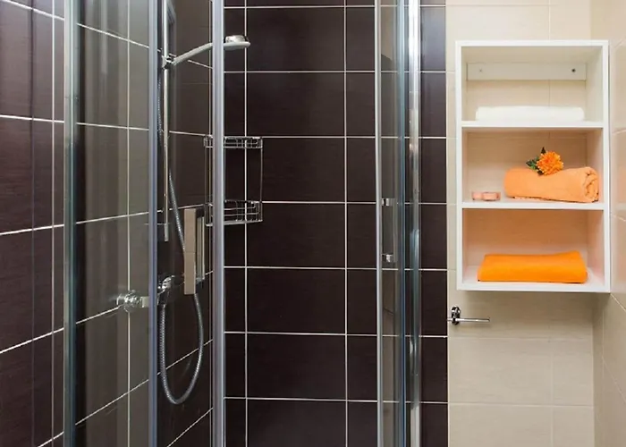 Villa Falcon Rook - Four-bedroom With Terrace And Swimming Pool *