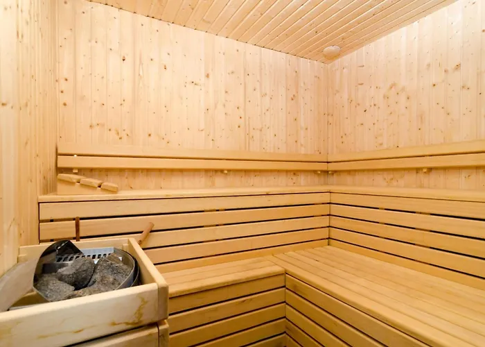 Falcon Rook - Four-bedroom With Terrace And Swimming Pool Villa Dubravka