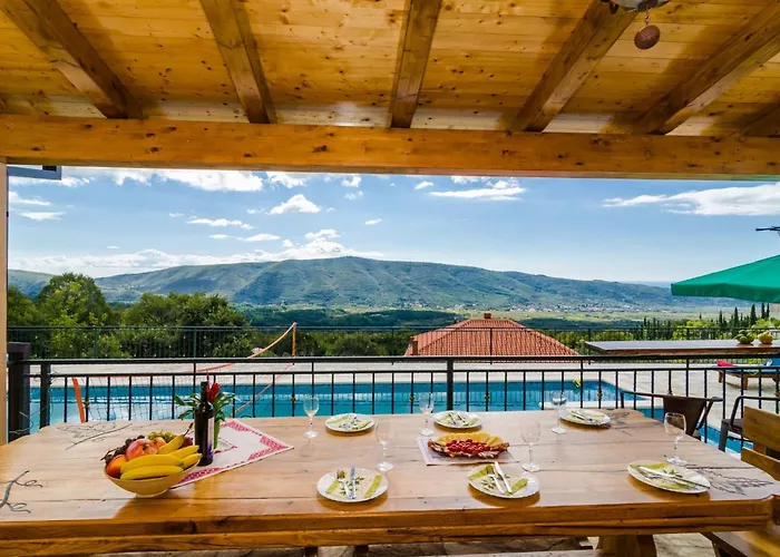 Falcon Rook - Four-bedroom With Terrace And Swimming Pool Dubravka