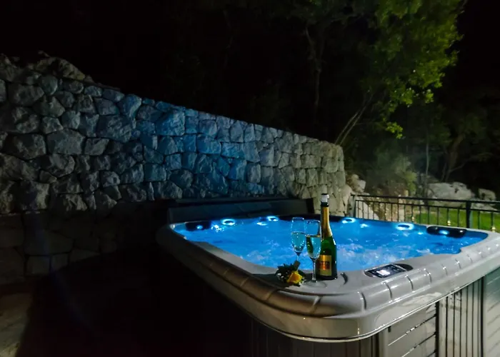 Falcon Rook - Four-bedroom With Terrace And Swimming Pool Villa Dubravka