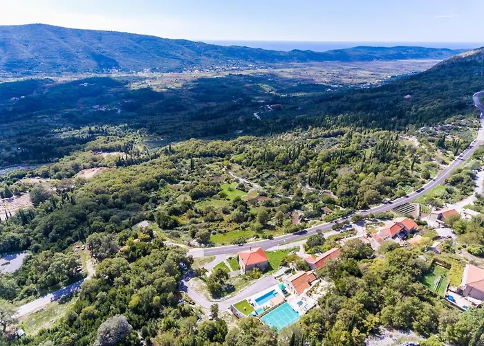 Falcon Rook - Four-bedroom With Terrace And Swimming Pool Villa *