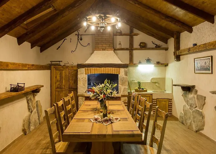 Villa Falcon Rook - Four-bedroom With Terrace And Swimming Pool *