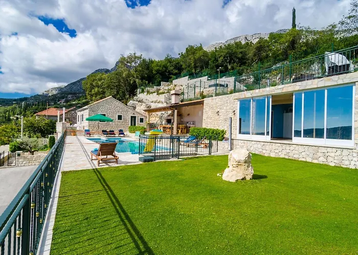 Falcon Rook - Four-bedroom With Terrace And Swimming Pool Dubravka