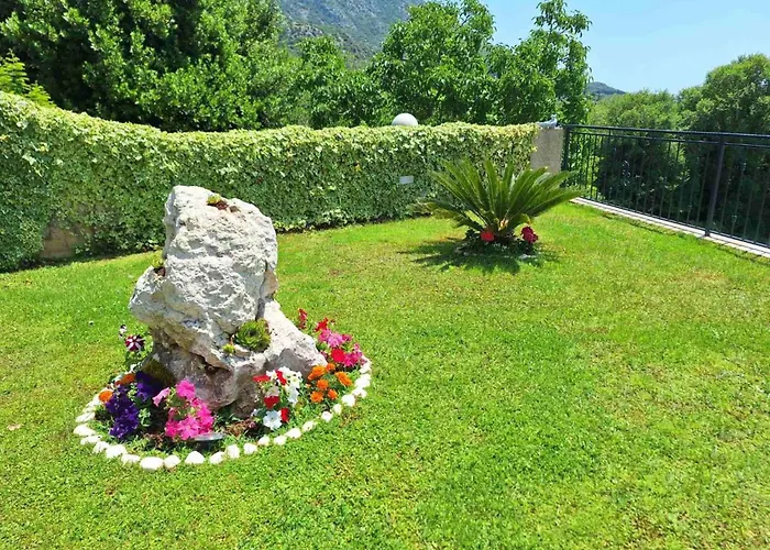 Falcon Rook - Four-bedroom With Terrace And Swimming Pool Villa