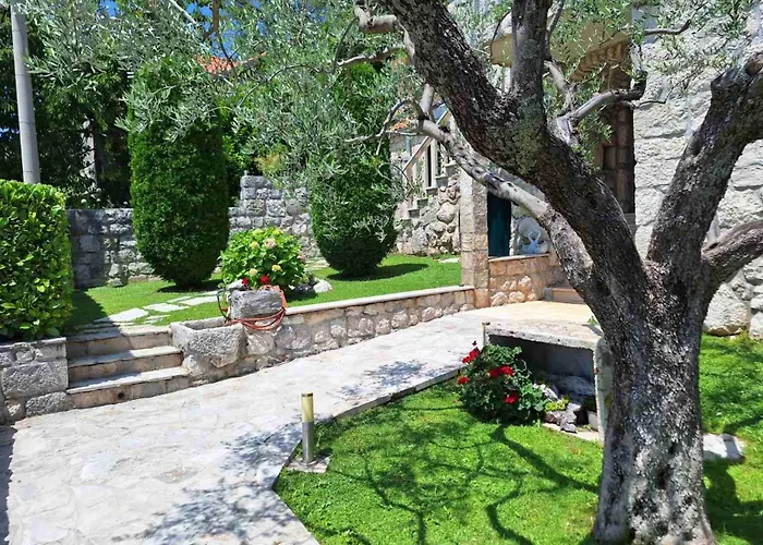 Falcon Rook - Four-bedroom With Terrace And Swimming Pool Villa